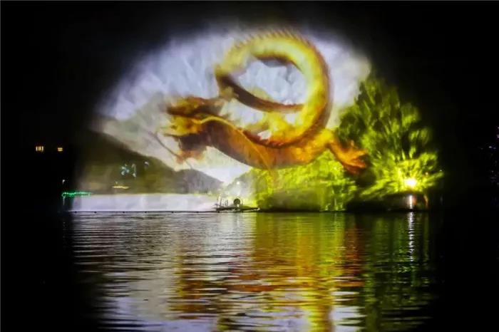 全息水幕投影：长春南湖公园“水幕全息灯光秀”